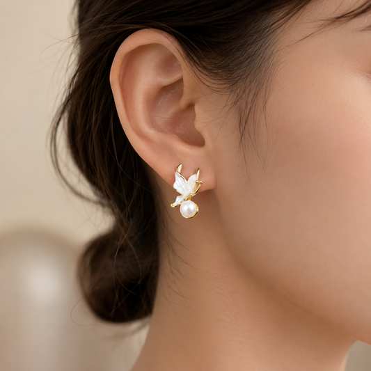 「XINXINIO」 蝶とパールの上品ピアス バタフライ 蝶が舞い降りたようなパールピアス レディース アクセサリー