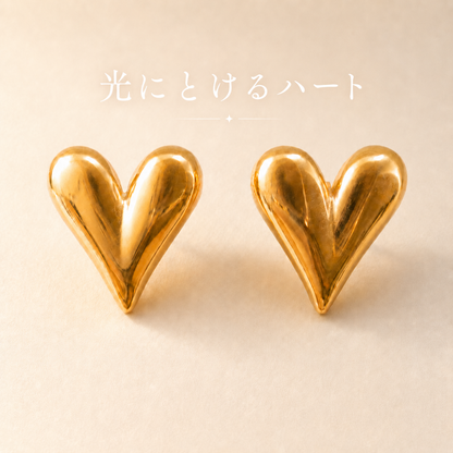 「XINXINIO」 ハートゴールドピアス - 可愛らしい 愛らしいハートモチーフ 心 チタン製 繊細なハートの形状が耳元で優しく輝き