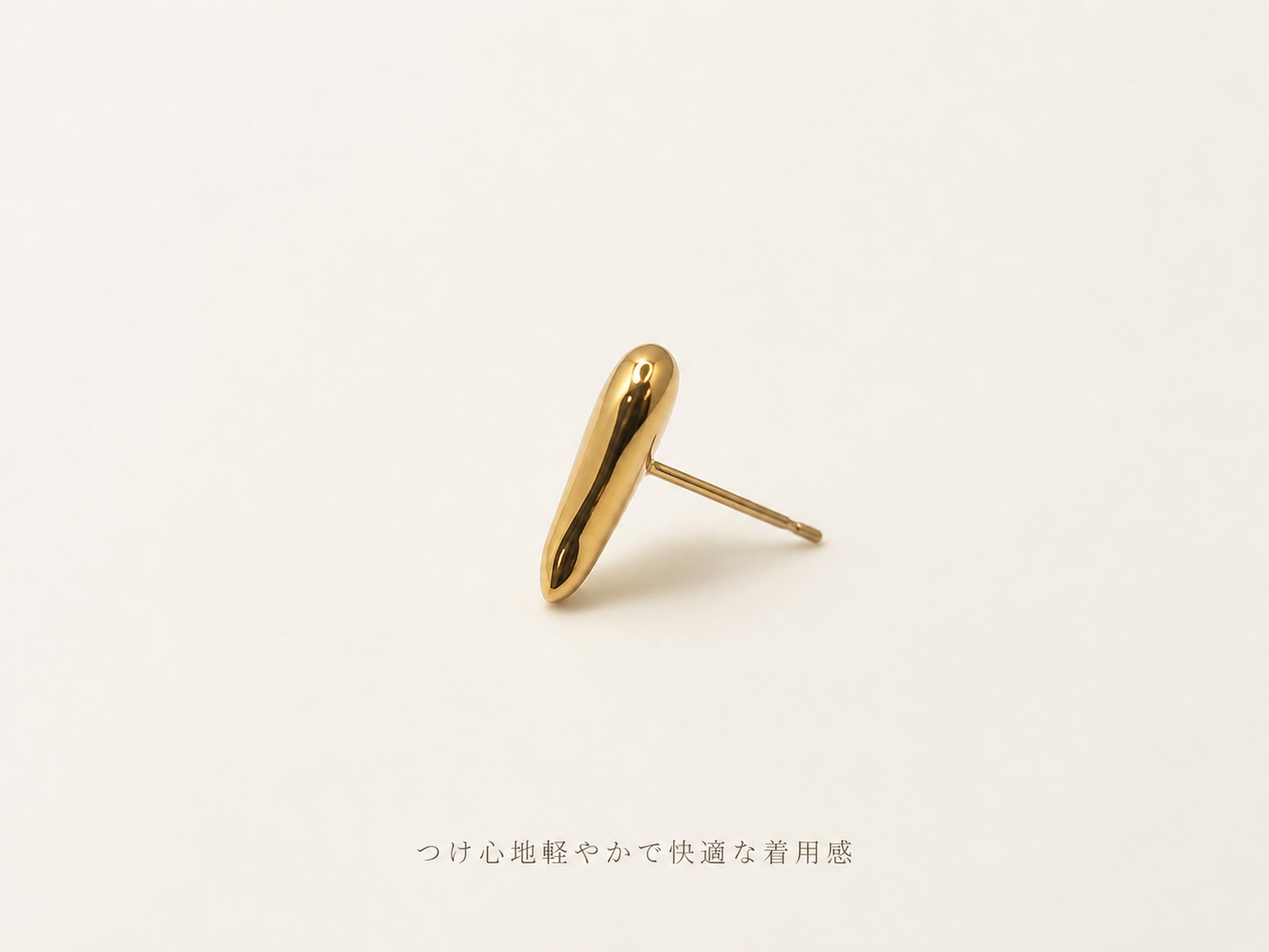 「XINXINIO」 ハートゴールドピアス - 可愛らしい 愛らしいハートモチーフ 心 チタン製 繊細なハートの形状が耳元で優しく輝き