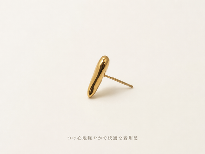 「XINXINIO」 ハートゴールドピアス - 可愛らしい 愛らしいハートモチーフ 心 チタン製 繊細なハートの形状が耳元で優しく輝き