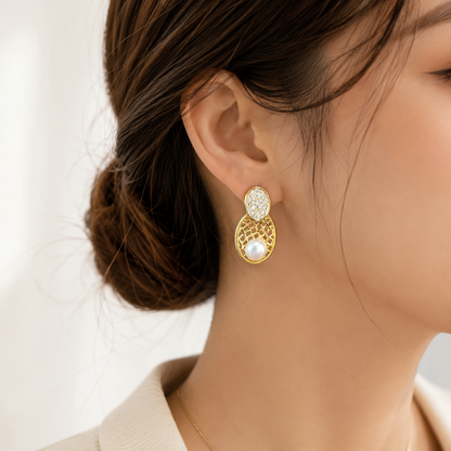 「XINXINIO」上品パール×きらめきストーンのオーバルピアス 大人可愛い ゴールドデザイン 華やか オーバル パーティー 結婚式 プレゼント