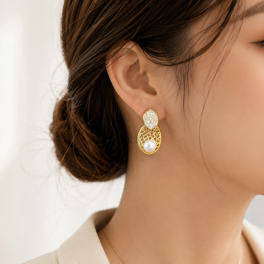 「XINXINIO」上品パール×きらめきストーンのオーバルピアス 大人可愛い ゴールドデザイン 華やか オーバル パーティー 結婚式 プレゼント