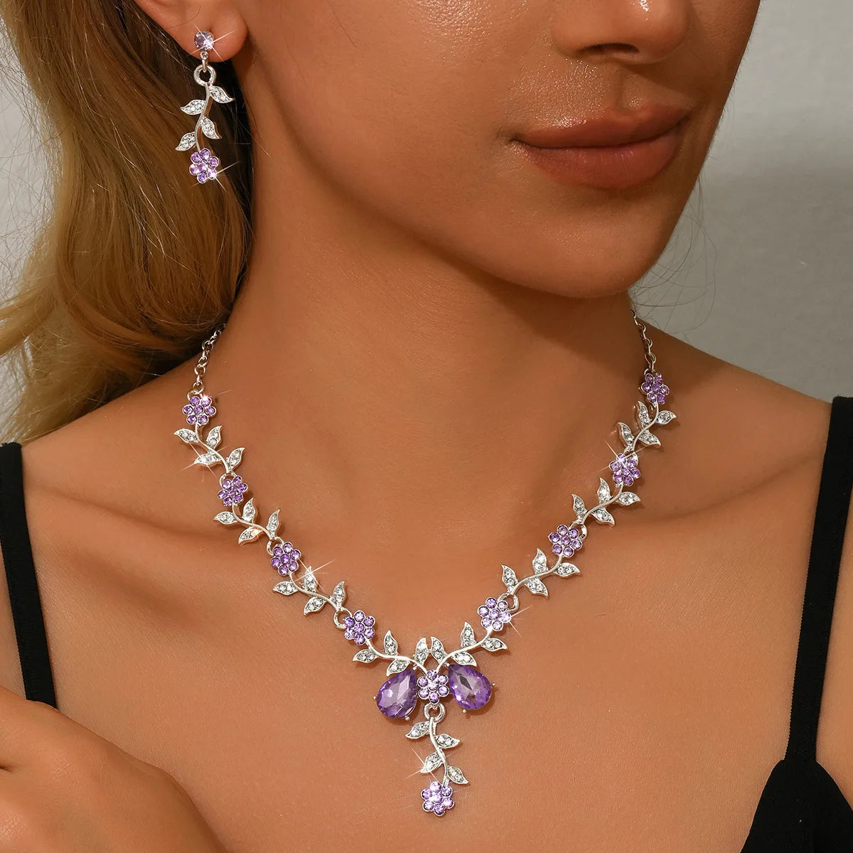 エレガントな花柄デザインのジュエリーセット、パーティー用のファッションジュエリー、日常の服装の装飾、トレンディでどんな服装にも合う絶妙なジュエリー