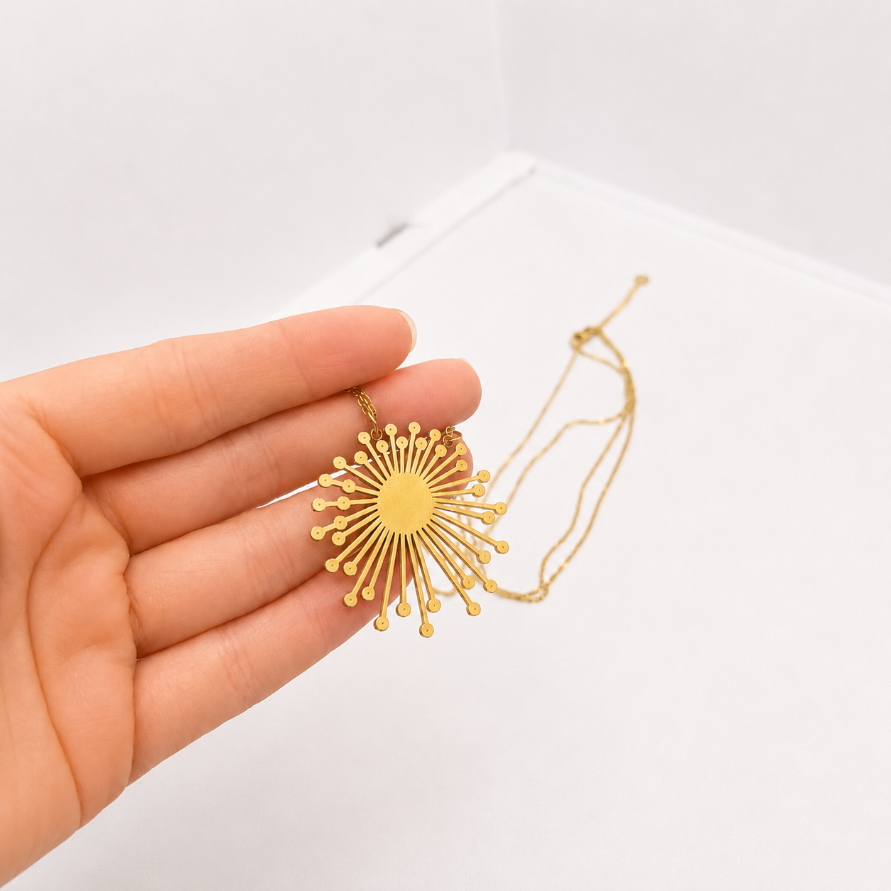 「XINXINIO」太陽の輝きを纏う、華麗なサンバーストコレクション 生命のエネルギー 無限の可能性を切り拓く ネックレス