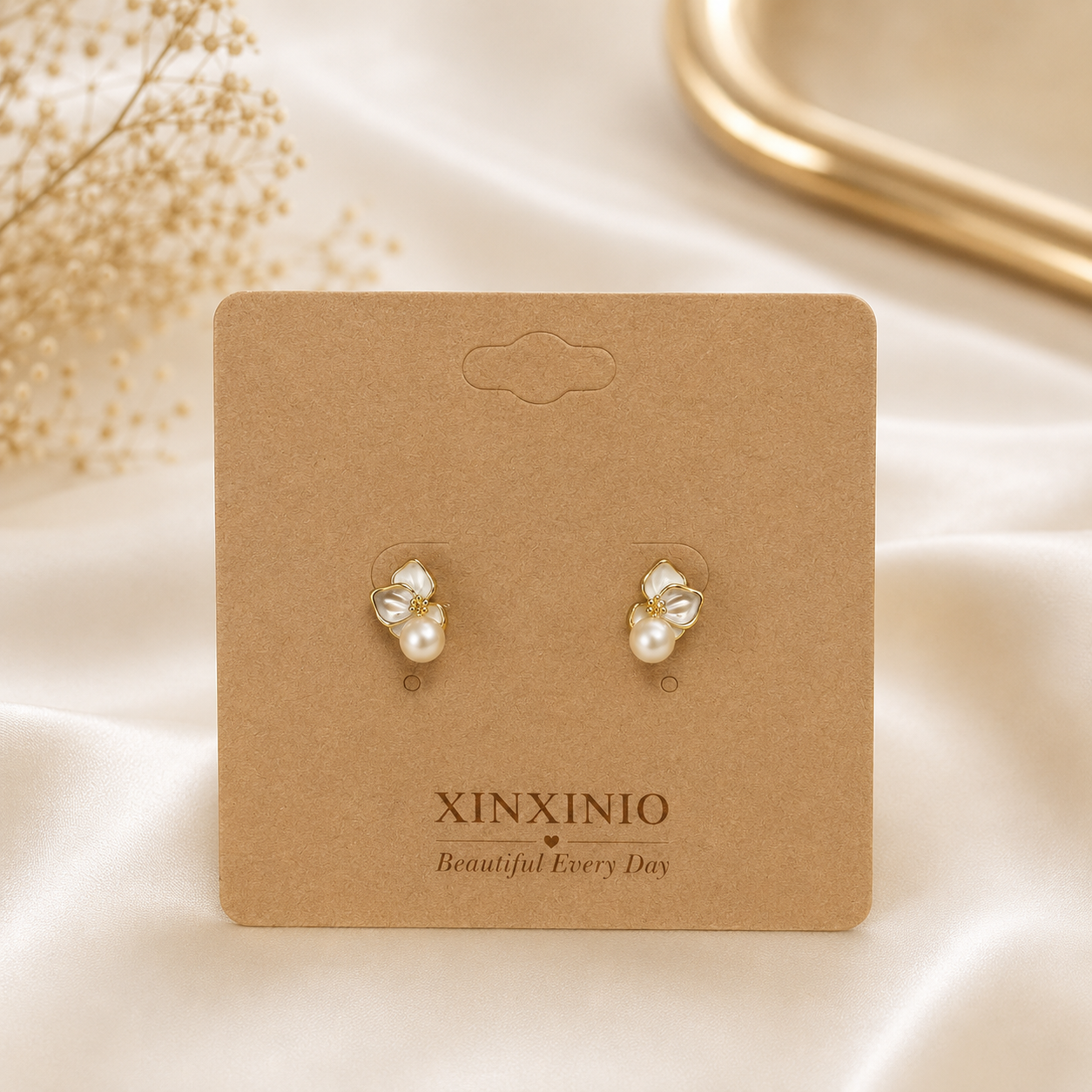 「XINXINIO」耳元に、やさしく咲く小さな花 パールの艶めきで、毎日をもっと上品に フラワーモチーフ パールピアス 可愛い小ぶりアクセサリー