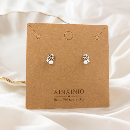 「XINXINIO」ローズモチーフ パール風ピアス 上品で可愛い小ぶりアクセサリー 普段使い、通勤、デート、女子会、プレゼント