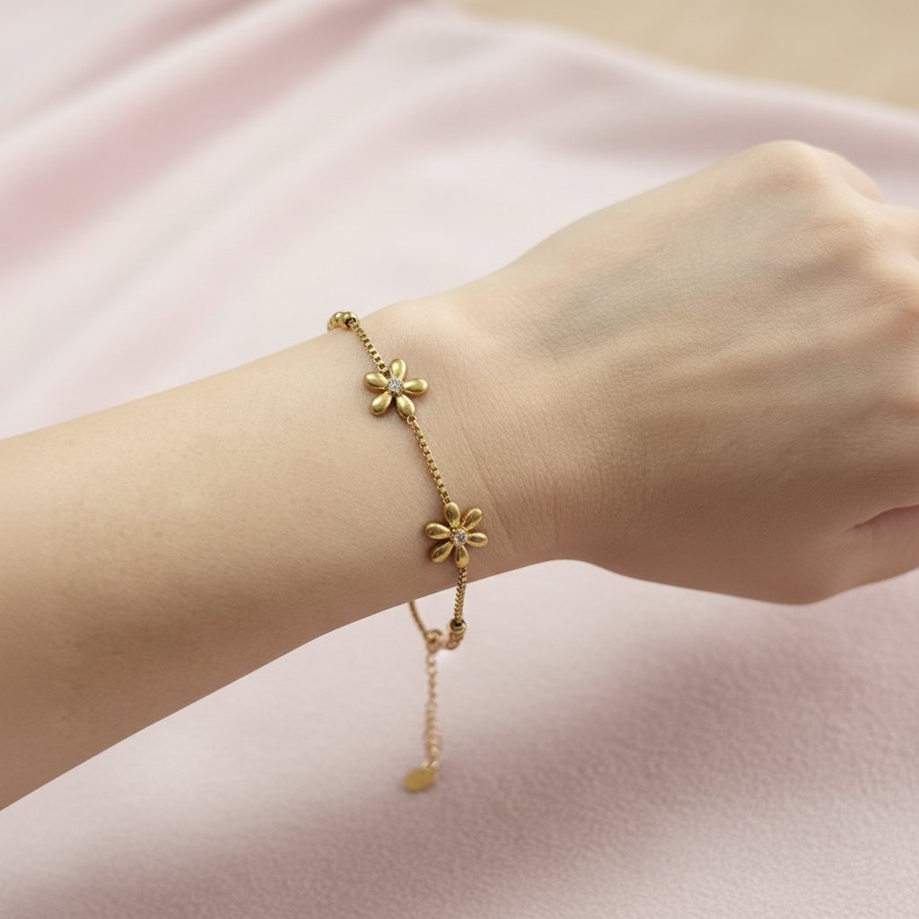 「XINXINIO」フラワーモチーフ ゴールドカラーブレスレット 手元に花を デイリー使いに