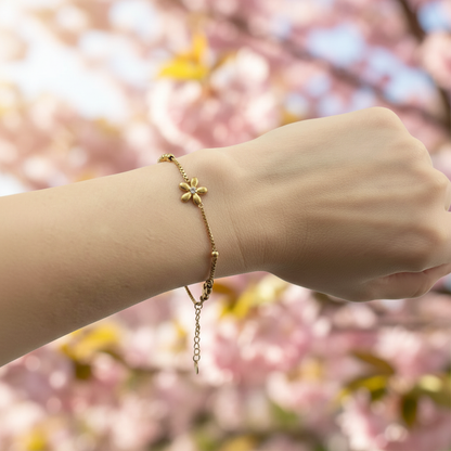 「XINXINIO」フラワーモチーフ ゴールドカラーブレスレット 手元に花を デイリー使いに